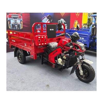 Driewieler met een benzinemotor en een zijwagen in Pakistan Makkelijk te bedienen en onderhouden