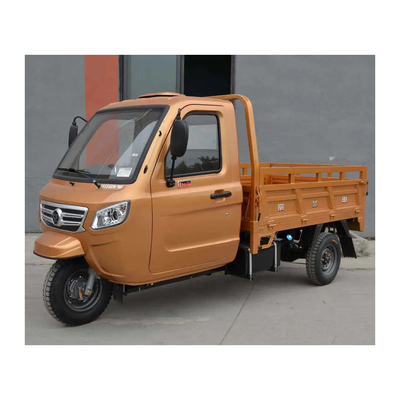 Gesloten benzine vracht driewieler met een stootgewicht van 500 kg of meer en een motor van 1000 W