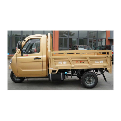 Gesloten benzine vracht driewieler met een stootgewicht van 500 kg of meer en een motor van 1000 W
